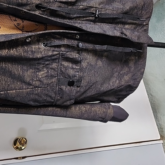 Black and gold metallic jacket size XL - Picture 2 of 9